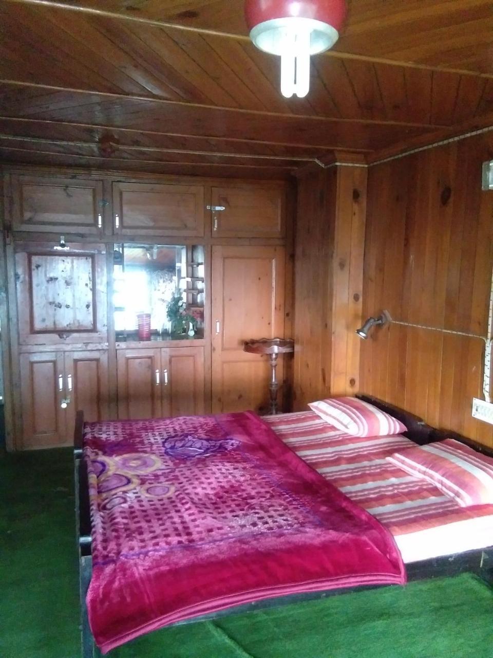 Huts Hotel Patnitop Buitenkant foto