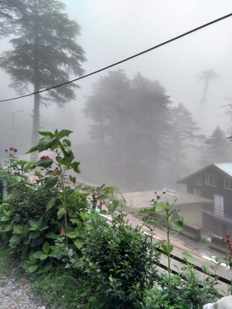 Huts Hotel Patnitop Buitenkant foto